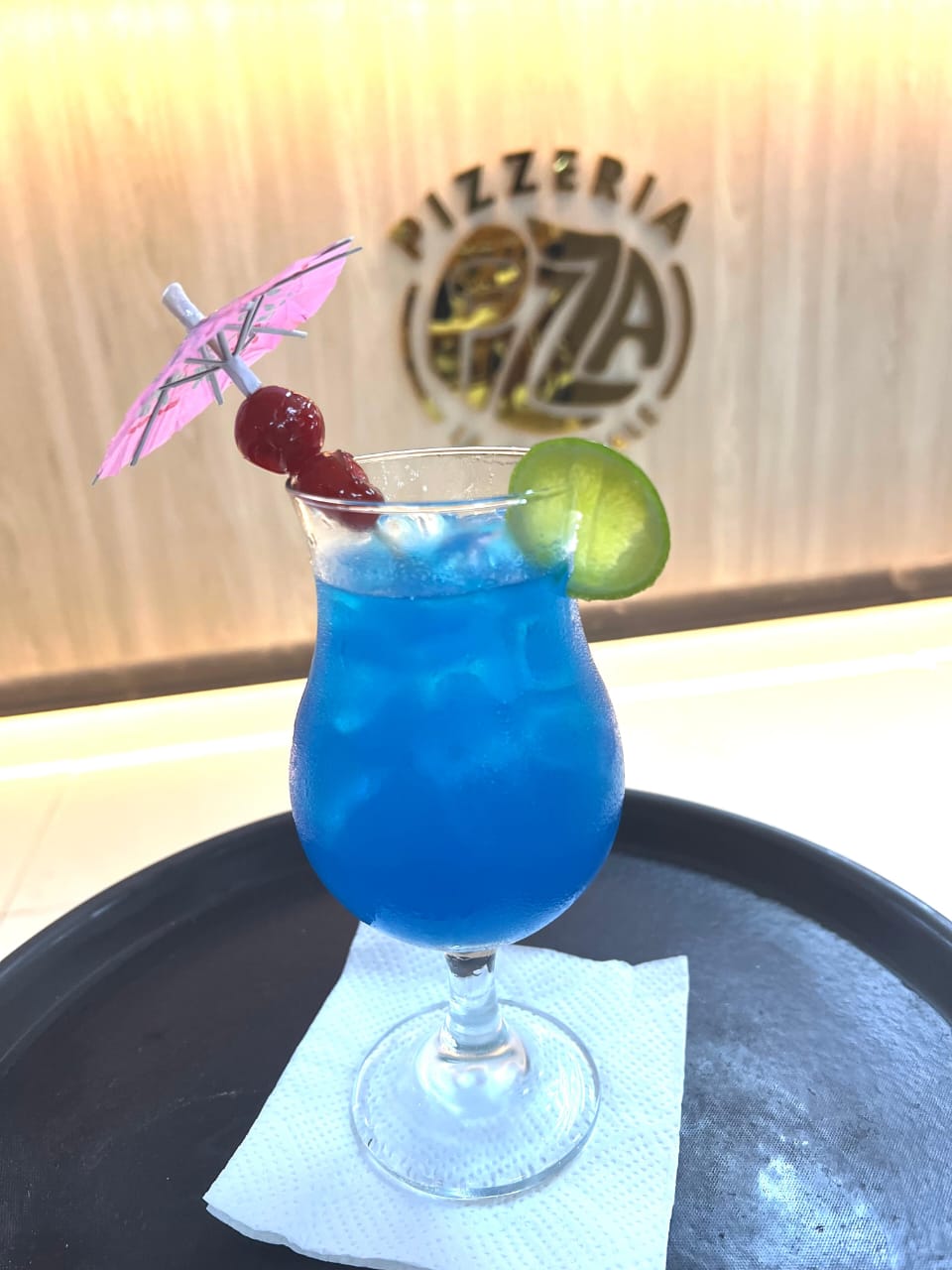 Cócteles y bebidas coloridas