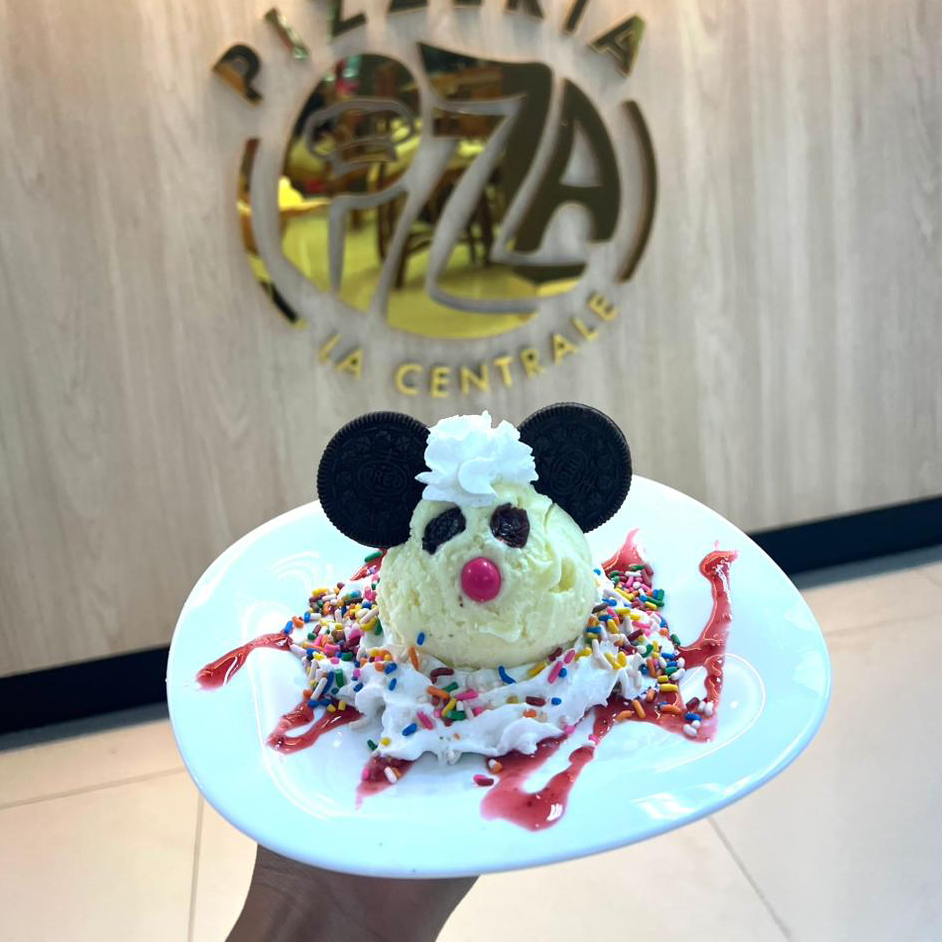 Helado Miky - Helado de leche con galleta, tulipán y crema, estilo divertido